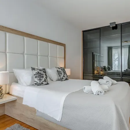 شقة Beachfront Znjan