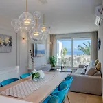 Beachfront Znjan Apartman Split