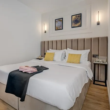 Apartment Beachfront Znjan Split