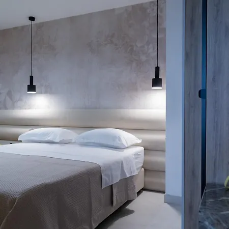 Beachfront Znjan Apartamento Split