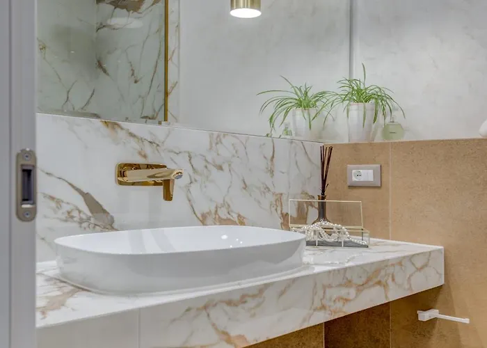 Beachfront Znjan Апартаменти