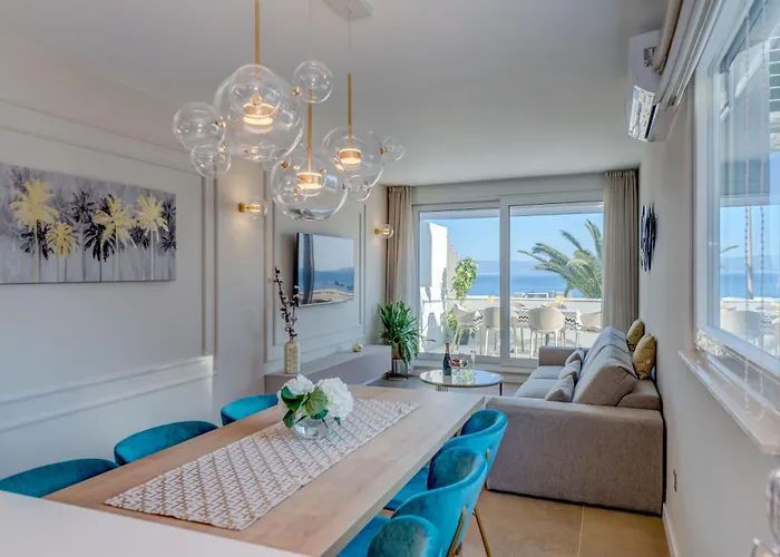 Beachfront Znjan Апартаменти Спліт