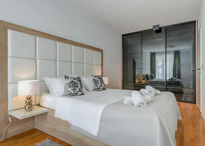 Апартаменти Beachfront Znjan