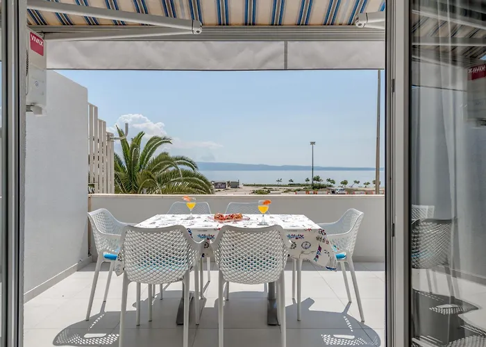 Beachfront Znjan Спліт