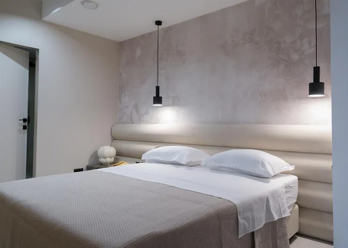 Beachfront Znjan Спліт