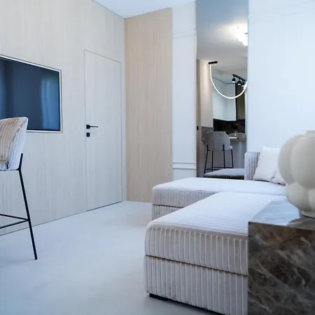 Beachfront Znjan Apartament